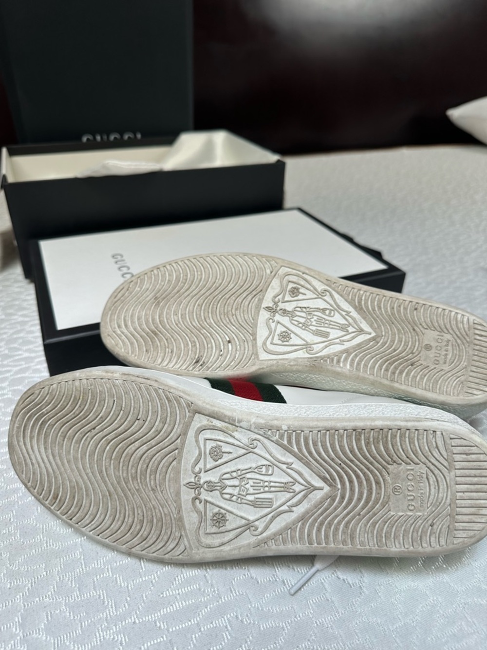 Gucci White Leather Ace Sneakers with Red & Green Apple Motif - Picture 2 of 7